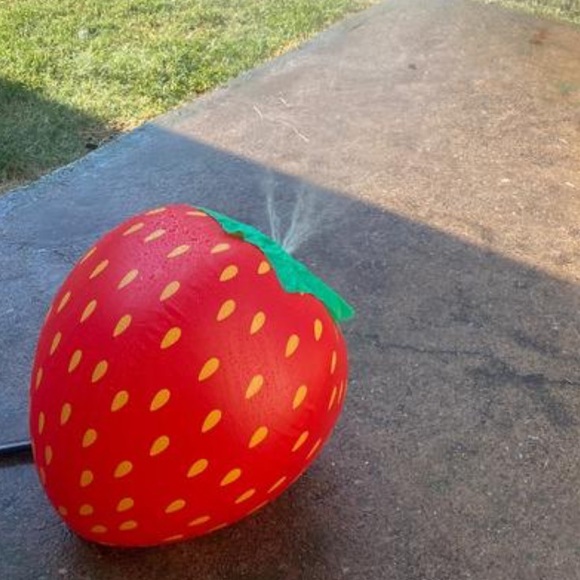 H for Happy Inflatable 3D Strawberry Sprinkler Red - Picture 2 of 2